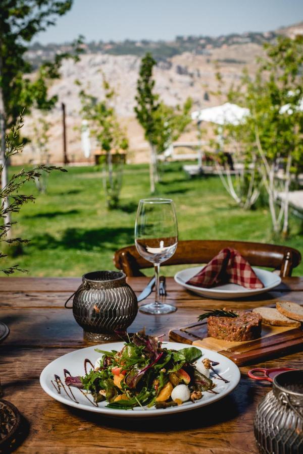 Odom Retreat Hotel Mzaar Kfardebian Exterior foto